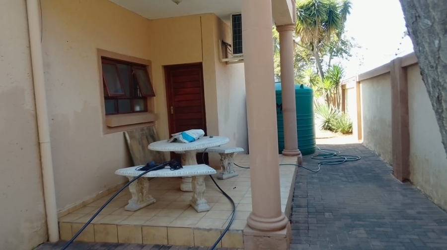 To Let 4 Bedroom Property for Rent in Safari Gardens North West